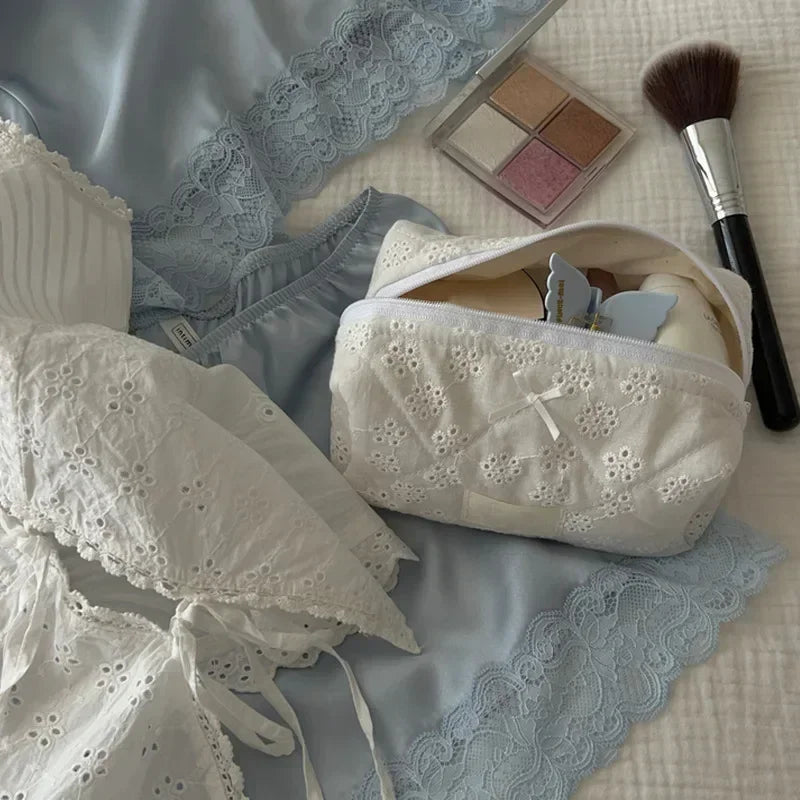 🤍 Meadow Beauty Bag