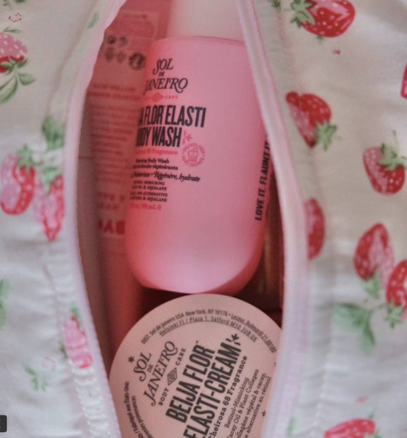 🍓 Strawberry Dream Beauty Bag