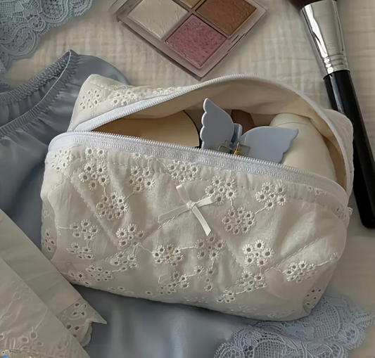 🤍 Meadow Beauty Bag