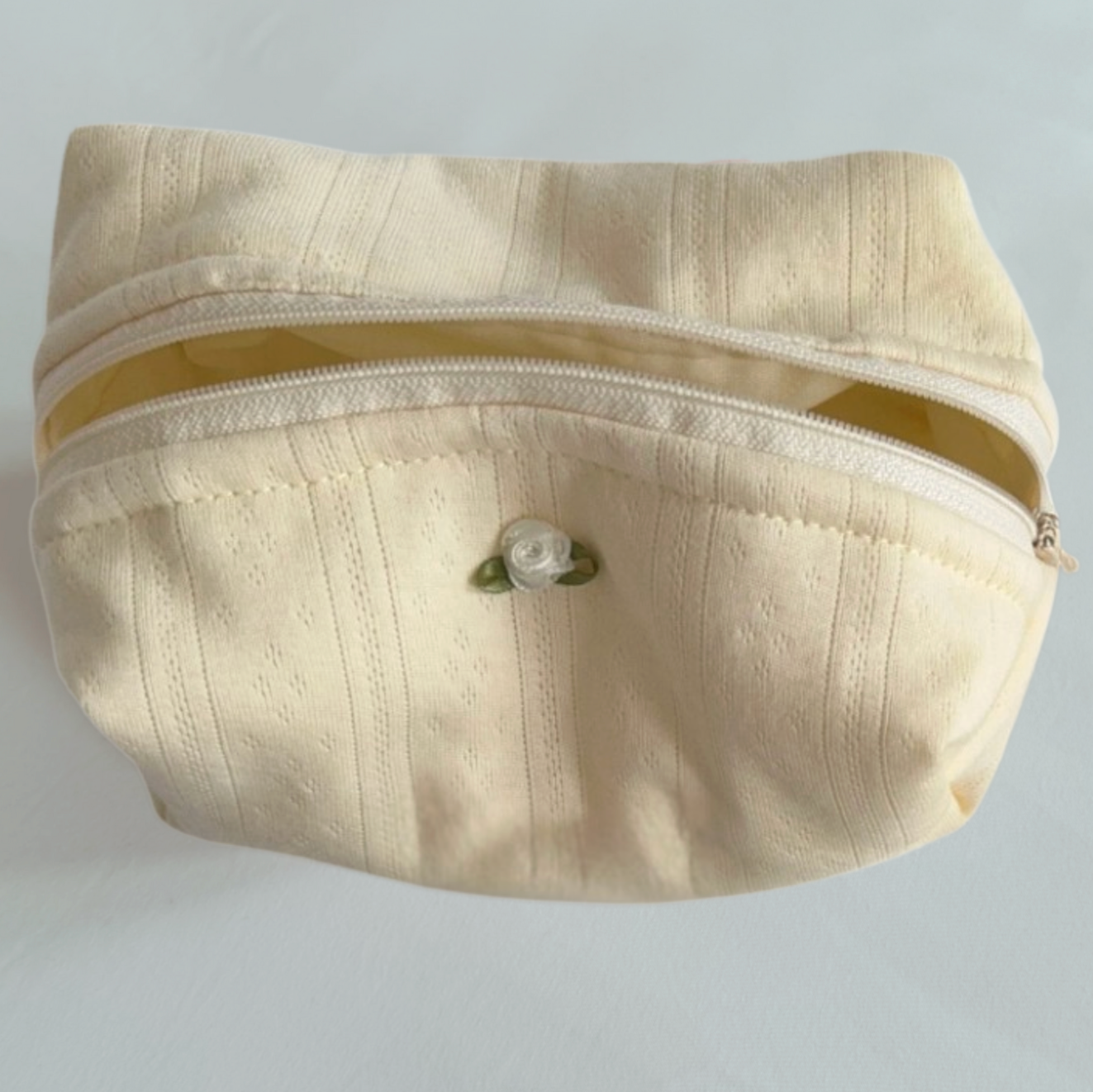 🤍 Classic Maevey Makeup Bag
