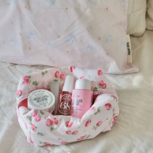 🍓 Strawberry Dream Beauty Bag