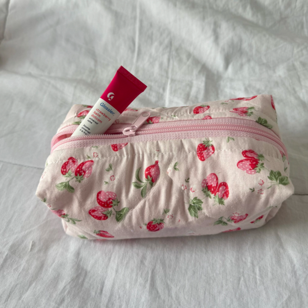 🍓 Strawberry Dream Beauty Bag